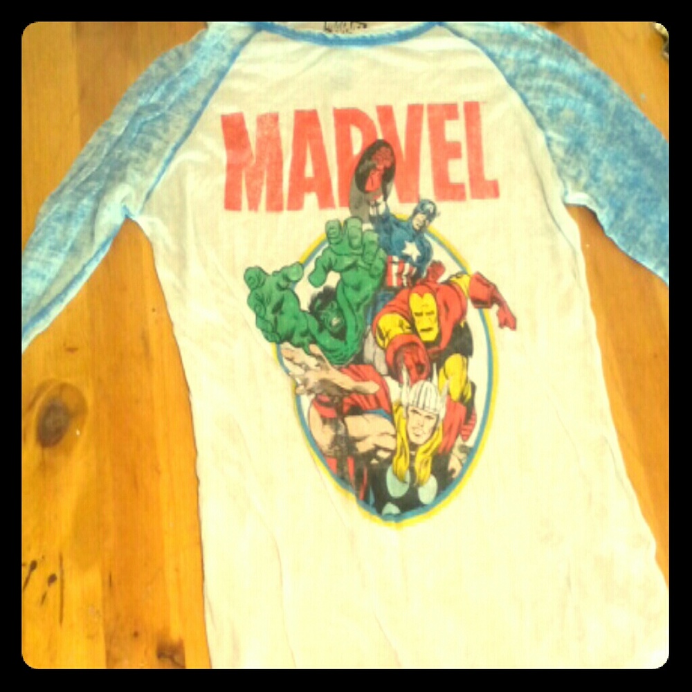 *LAST CHANCE!* Marvel Long-sleeve shirt